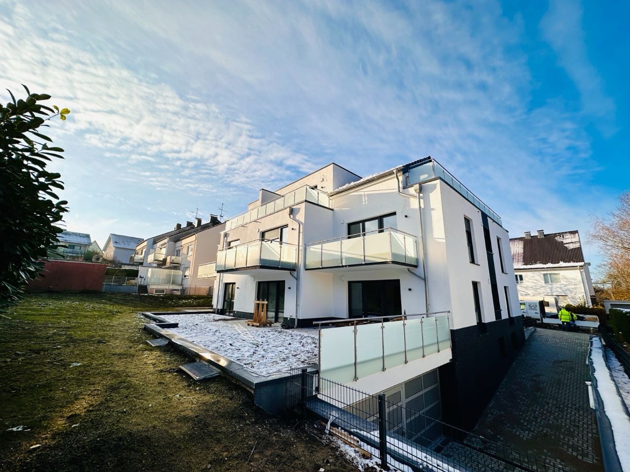 Neubau der CU GmbH — modernes Mehrfamilienhaus